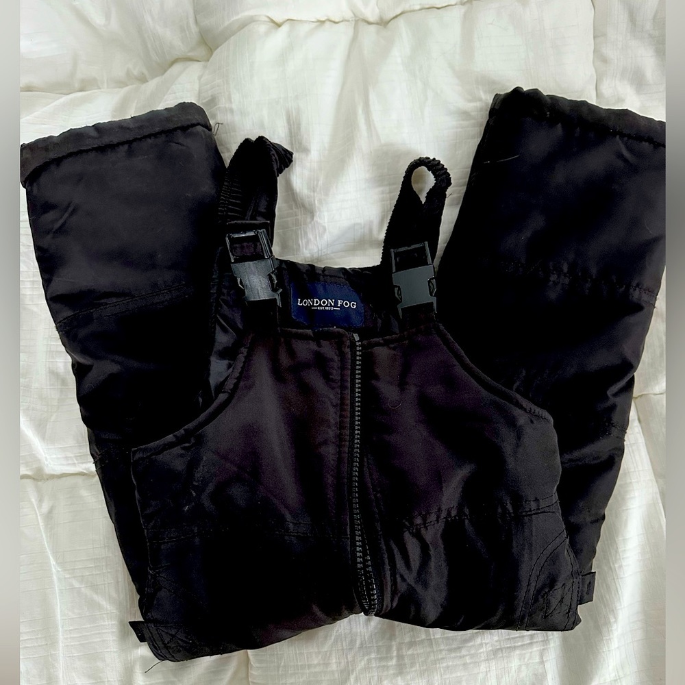 Boys 4T London fog bib snow pants. Minimal wear
